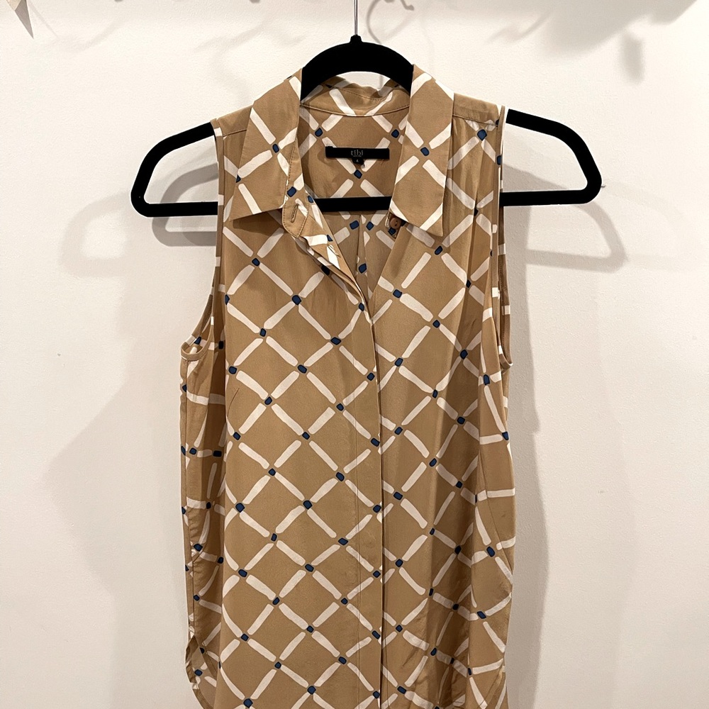 Tibi size 4 sleeveless blouse camel color with navy and white accents